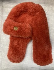 Шапочка-ушанка вязаная коралловая (2025, пряжа, 42x30, арт. 40пш34) - 3 500 ₽