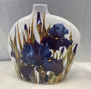 Ваза плоская средняя "Ирисы" (2023, майолика, 19x18, арт. 79пвТ10130) - 2 900 ₽